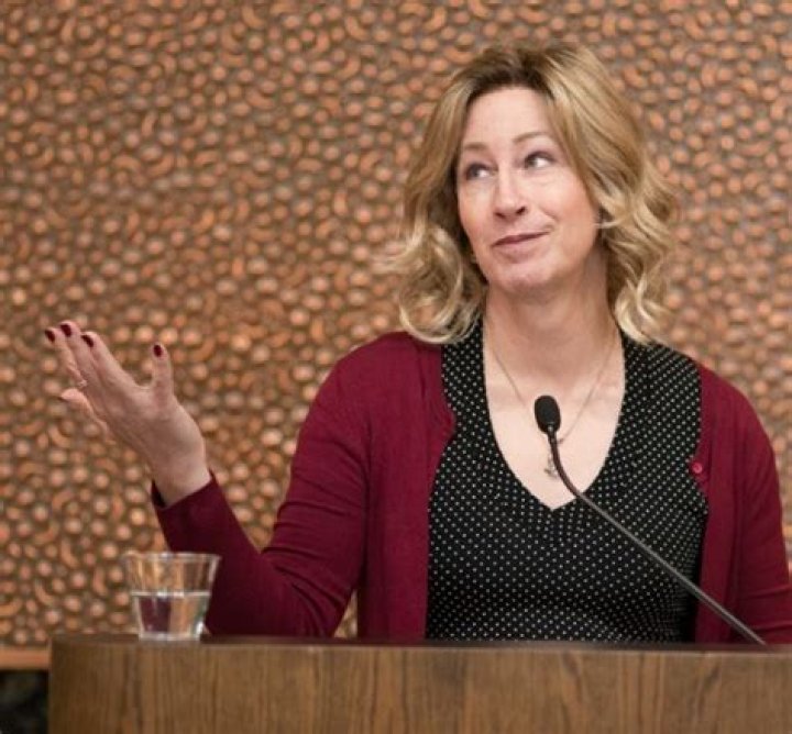 Who is Diana Goetsch? Wiki, Biography, Age, Husband, Family, Education, Poetry, Net worth & More