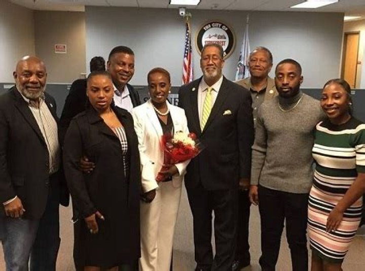 Who is Jason Lary Mayor? Wiki, Biography, Age, Wife, Net worth, Parents, Children, Family & More