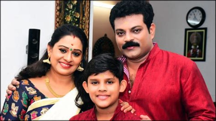 Who is Manoj Nair? Wiki Beena Antony's Husband Biography, Age, Kids, Family & Facts